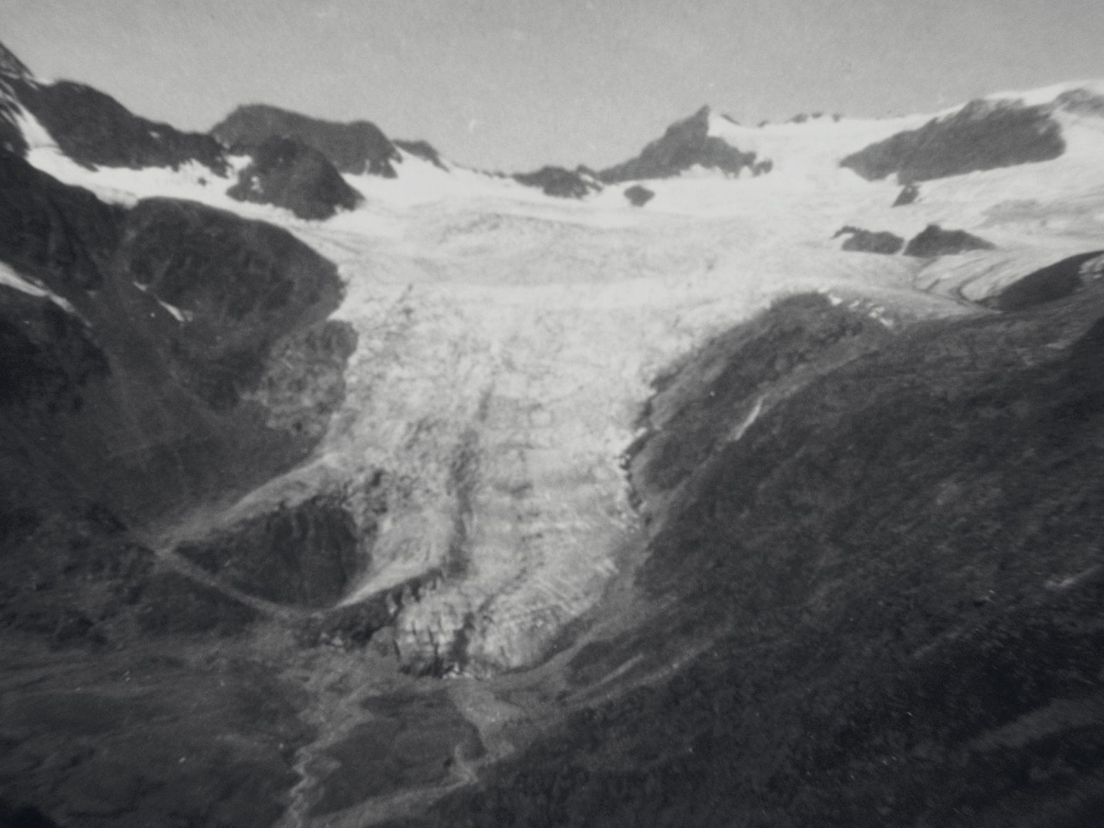 Es war einmal ein Gletscher: Fotografien machen den Gletscherrückgang besonders gut sichtbar.